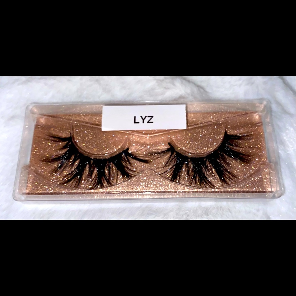 The “Lyz” lash set